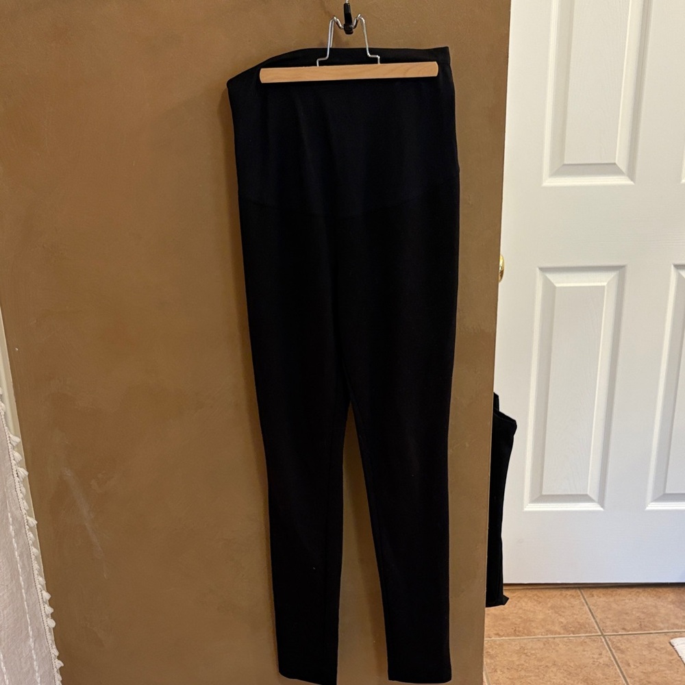 Liz Lange maternity leggings